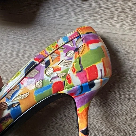 J. Renee Women's Winset Rainbow Floral Kitten Heels - SIZE 6.5 - Picture 10 of 16